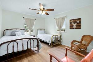 Relaxing River Getaway for 5 Unwind and Unplug