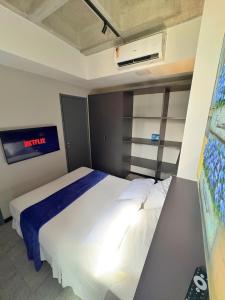 TL 207 - Apt completo com varanda no centro