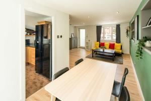 Family-Friendly 3-Bed House with Huge Garden