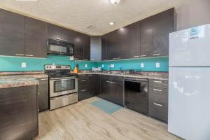 Lucky Fin C7303 - 4 Bedroom Corolla Oceanside Retreat, Pets OK!