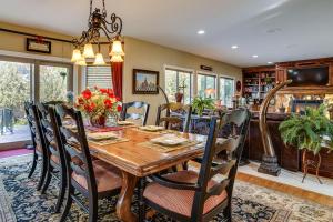 Elegant 6,300-Sq-Ft Family Home with Hot Tub in Orem