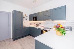 Elegant 2 Beds, 2 Baths Flat with Private Terrace, High-End Finishes and Chic Furnishings