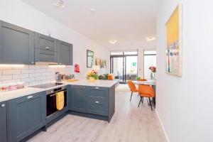 Elegant 2 Beds, 2 Baths Flat with Private Terrace, High-End Finishes and Chic Furnishings