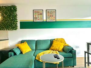 Watford Serviced Apartment, Free Parking, City Centre Sleeps 5