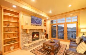 Palisades Lodge Suite 207