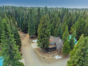 The Trailhead Hot Tub, Hikes & Night Skies