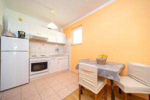 Apartment in Barbat with balcony, air conditioning 660-2