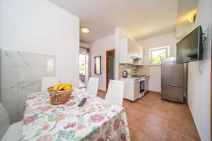 Apartment in Barbat with balcony, air conditioning 660-3