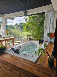 hotel campestre cerca del aeropuerto vía autopista Medellín Bogotá