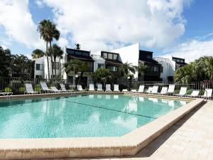 Modern Comfort – 2BR Bayside Condo at Tamarind