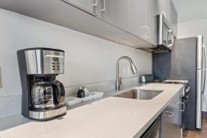 Hip Hideaway Central & Stylish No 206