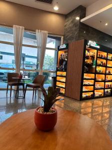 Barra da Tijuca - 508 - De Frente para Maravilhosa Piscina - Estacionamento Gratuito - Academia Comphania Atletica - Balsa para Praia Grátis - Microondas - Geladeira Grande - Recepção 24horas - Wi-Fi - Com Pia