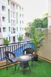 Luxury Pool view Apartment w Jacuzzi by Mirabella