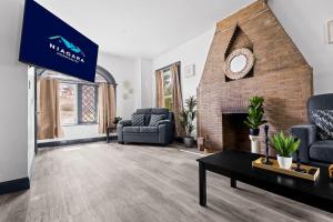 Large-Group Ready-8BR Home Near Niagara