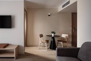 Strand Suites by NEU Collective
