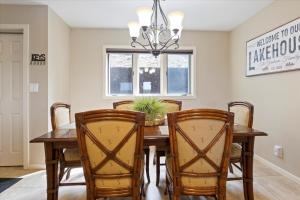 Excellent Family Stay w Boat Slip, 2 Pools, Hot Tub, Courts & Arcade Games