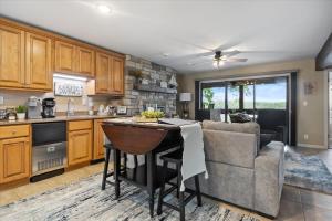 Excellent Family Stay w Boat Slip, 2 Pools, Hot Tub, Courts & Arcade Games