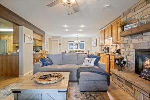 Excellent Family Stay w Boat Slip, 2 Pools, Hot Tub, Courts & Arcade Games