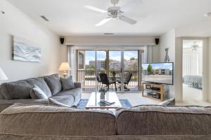 Games, Lake Views, Ease of Access to Unit & Attractions, Family-Friendly, Outdoor Comfort