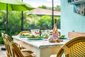 Cozy Coastal Cottage at Naples Bay, Pickleball, Botanical Garden