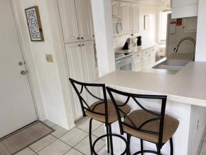 Rooftop Vibes – 2BR Loft in Tamarind on Manasota