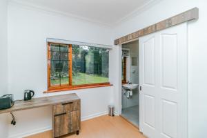 Urban Escapes- Melrose Place