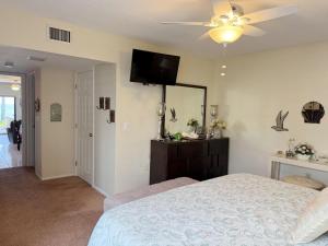 Direct Gulf Views - Beachfront Stay at Tamarind