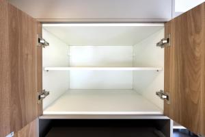 Moderno com piscina e metrô - Wecare Hosting