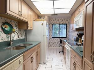 Bayside 2BR – Walk-Out Patio by Heated Pool