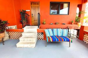 Boutique Studio with Terrace, Heated Pool & Fast Wi-Fi, Walk to Malecón