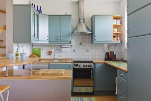 Large and modern apartment with free parking spot