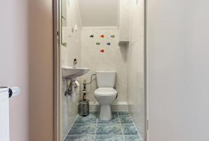 Large and modern apartment with free parking spot