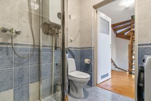 Large and modern apartment with free parking spot