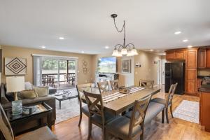 Huge Lakefront Yard, Private Dock - Amazing Views!