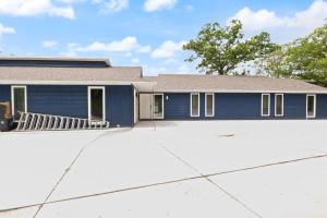 Our Cove Retreat - Perfect for Wave-Free Swimming, Tanning & Prime Location Fun!