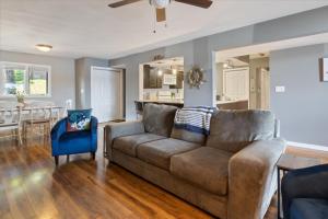 Spacious Pet-Friendly Lakeview Condo w Boat Slip & Pools