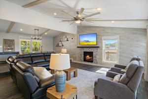 Lakefront Home with Game Room, Firepits & Gazebo at 3MM