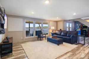 Lakefront Home with Game Room, Firepits & Gazebo at 3MM