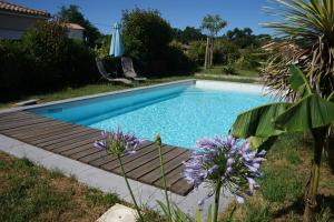 Maison de vacances avec piscine idéalement située