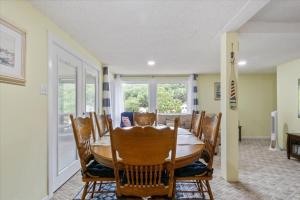 Lakefront Escape, Sunrise Views, Boat Slip & Community Dock Access