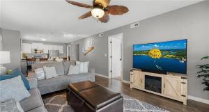 Lakeview Condo, Boat & PWC Slips, Pool, Tennis, Family Friendly