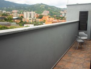 Frente al mall Viva Envigado, AC, moderno