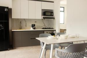 Frente al mall Viva Envigado, AC, moderno