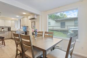 Lakefront Retreat w Private Dock, Kayaks, Swim Mat & Lake Views