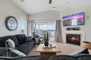 Main Channel Views, Screened Porch, Pool & Boat Slip