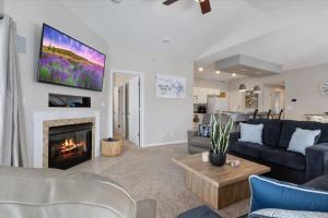 Main Channel Views, Screened Porch, Pool & Boat Slip