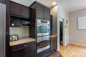 Lux Lakehouse w 2 Living Areas, Screened Porch & Dock Access at 22MM