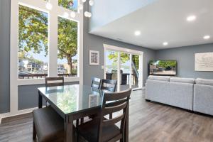 Walk to The Strip! Great Cove Water for Lake Fun