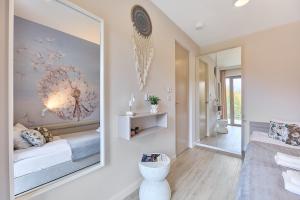 Golden Hour Apartments- Greeneri 310