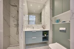 Golden Hour Apartments- Greeneri 310